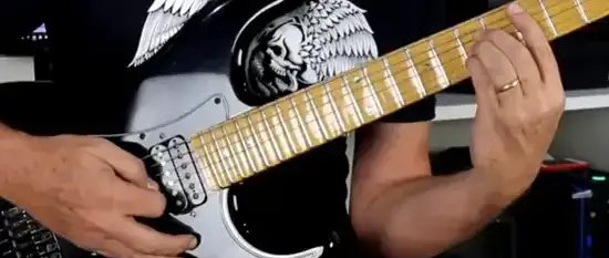 tocar guitarra sem conhecer escalas